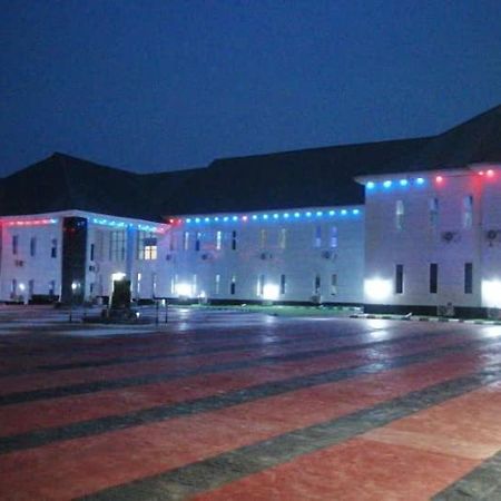 Murphy'S Mansion Resort Umuahia Екстериор снимка