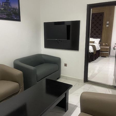 Murphy'S Mansion Resort Umuahia Екстериор снимка