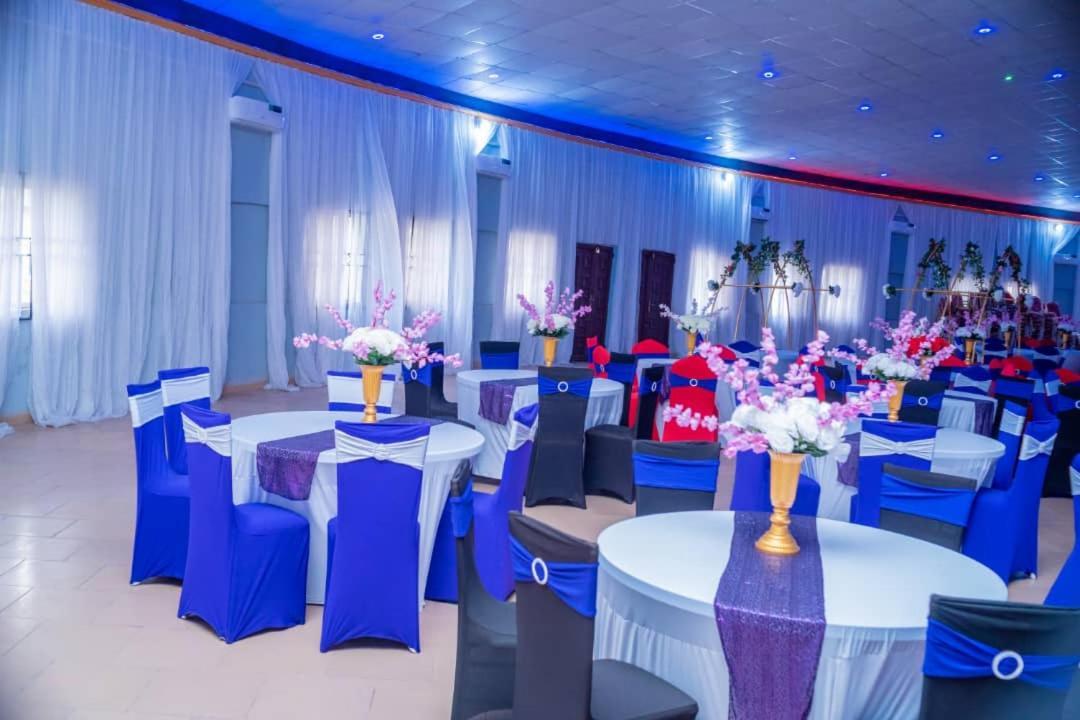 Murphy'S Mansion Resort Umuahia Екстериор снимка