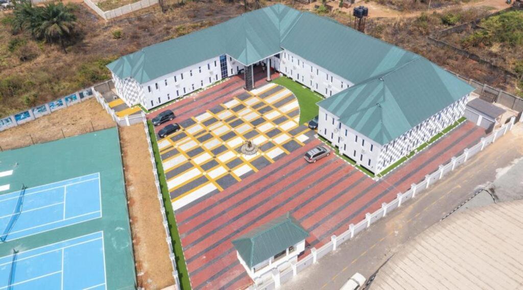 Murphy'S Mansion Resort Umuahia Екстериор снимка