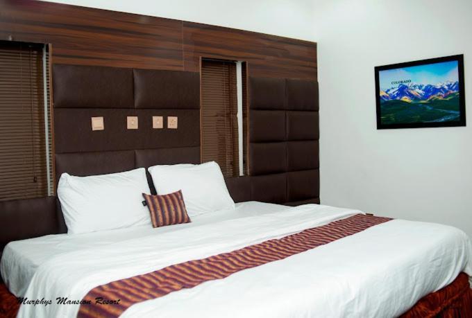 Murphy'S Mansion Resort Umuahia Екстериор снимка
