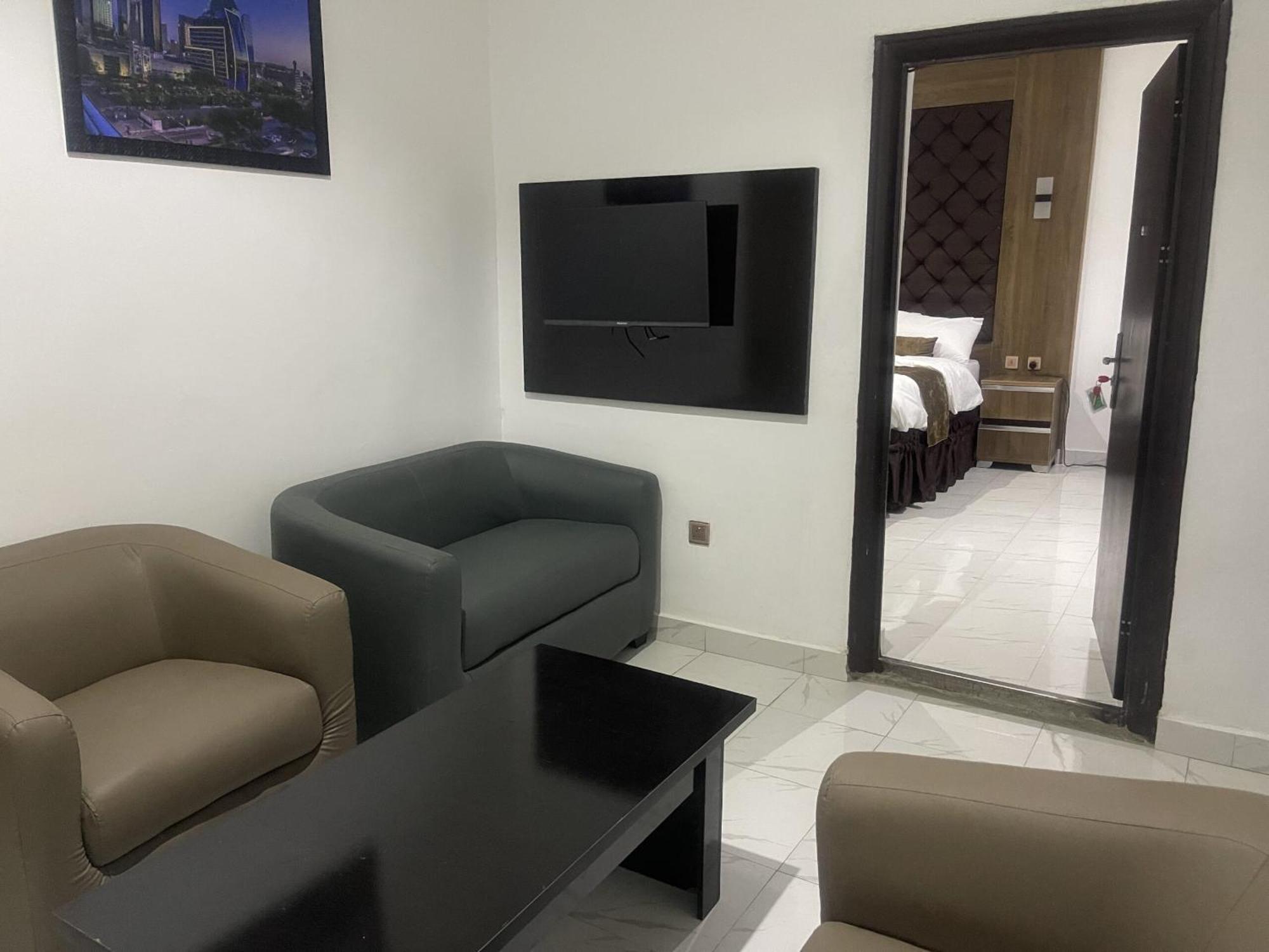 Murphy'S Mansion Resort Umuahia Екстериор снимка